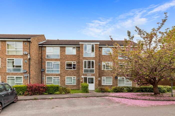 2 Bedroom Flat To Rent In Aurum Close, Lytham Aurum Close, RH6