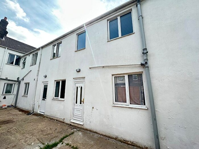 1 Bedroom Maisonette To Rent In Flat, Frederick Street, Luton, Bedfordshire, LU2