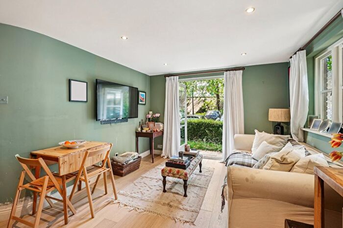 2 Bedroom Flat For Sale In Brompton Park Crescent, Fulham, London, SW6