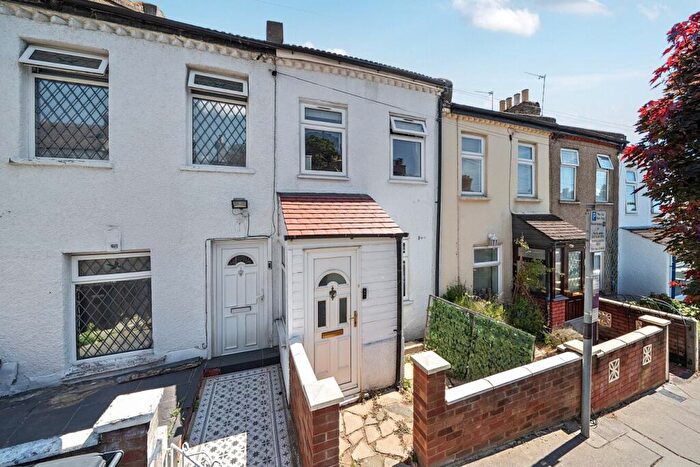 2 Bedroom Terraced House For Sale In Alfred Road, South Norwood, London, SE25