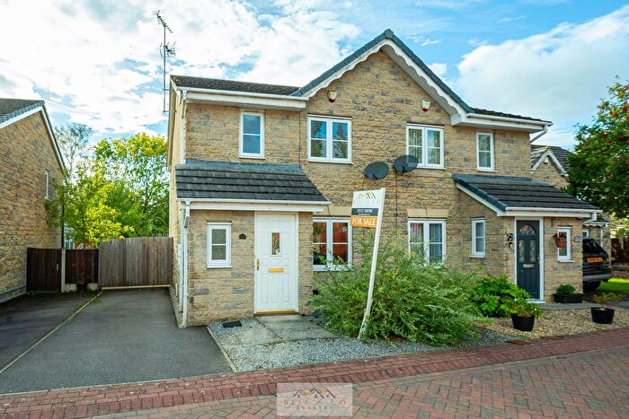 3 Bedroom Semi-Detached House For Sale In Finsbury Close, Sheffield, S25