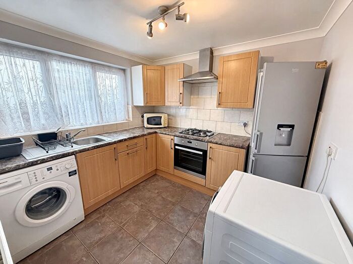 1 Bedroom Flat For Sale In Desborough Avenue, High Wycombe, HP11