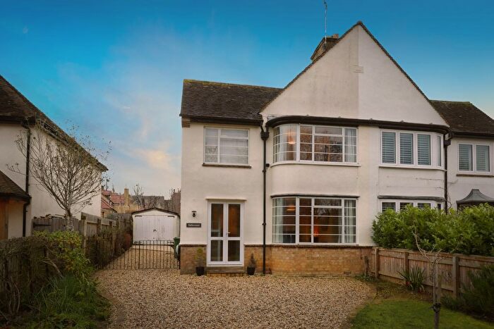 3 Bedroom Semi Detached House For Sale In Station Road, Broadway, Worcestershire, WR12