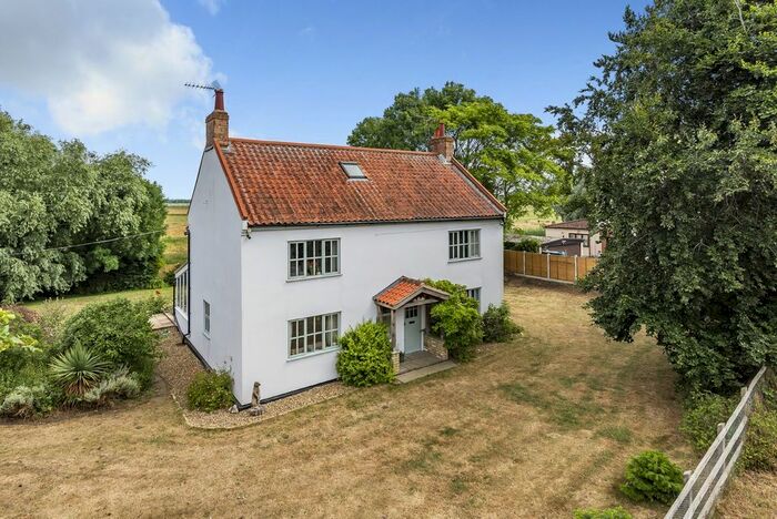 5 Bedroom Cottage For Sale In Burgh Road, Burgh St. Peter, Beccles, NR34