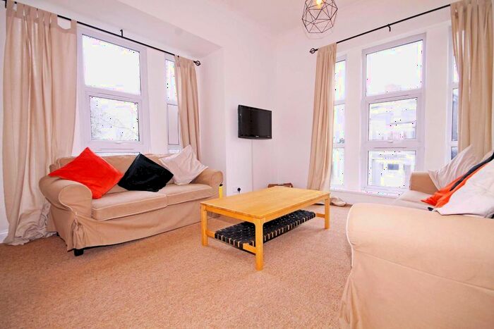 2 Bedroom Flat To Rent In Argyle Road, London, W13