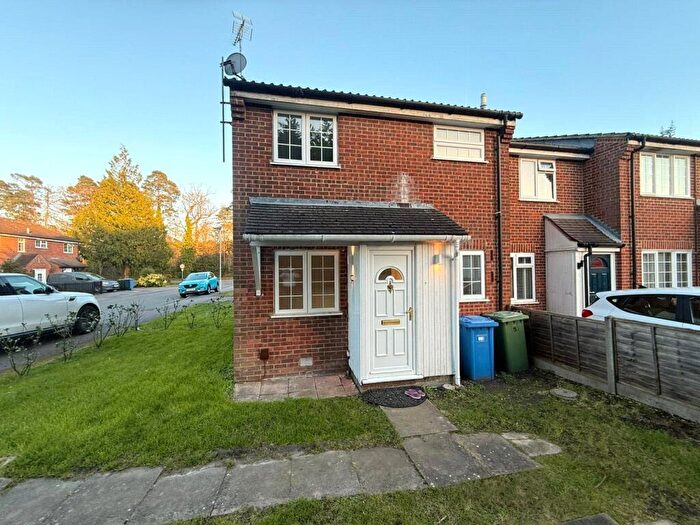 1 Bedroom End Of Terrace House To Rent In Crofton Close, Bracknell, Berkshire, RG12