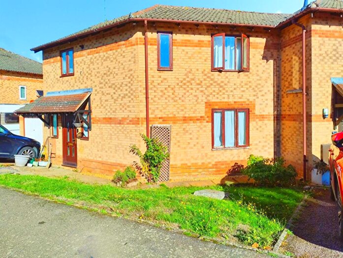 3 Bedroom Semi-Detached House For Sale In Mallard Drive, Woodford Halse, Daventry, NN11