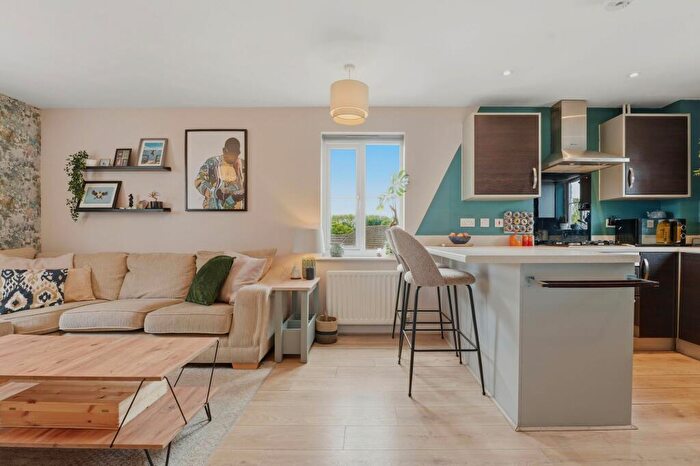 2 Bedroom Flat For Sale In Snowberry Walk, Bristol, BS5