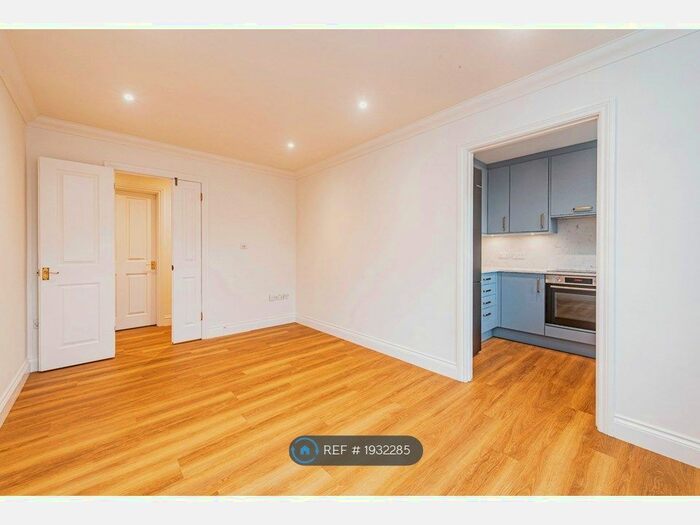 2 Bedroom Bungalow To Rent In Harrison Place, Basingstoke, RG21