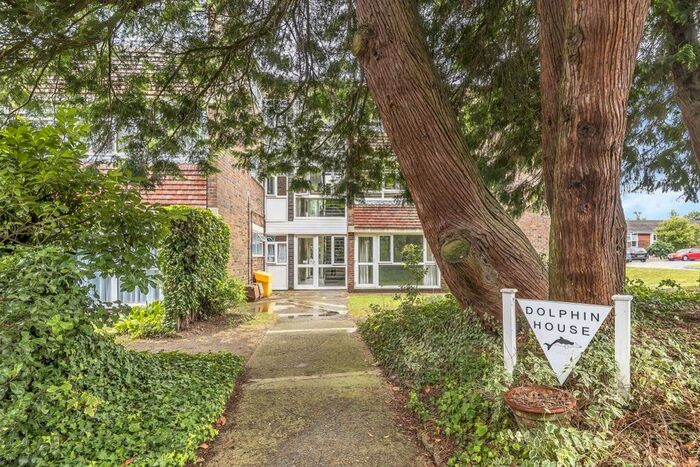 2 Bedroom Flat To Rent In Highfield Close, Wokingham RG40