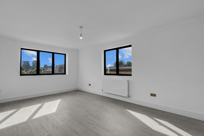 2 Bedroom Flat To Rent In Putney Bridge Road, London, SW15