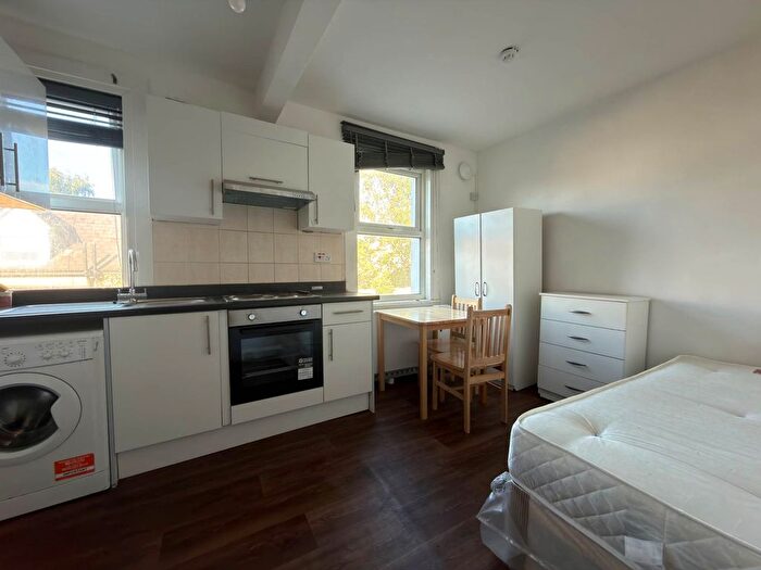 Studio To Rent In Etherley Road, London, N15