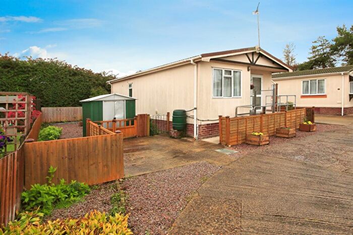 2 Bedroom Park Home For Sale In Brookfield Home Park, Dukesmead, Peterborough, PE4