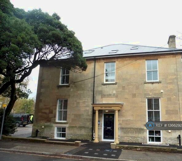 2 Bedroom Flat To Rent In The Hawthorns, Chippenham, SN15