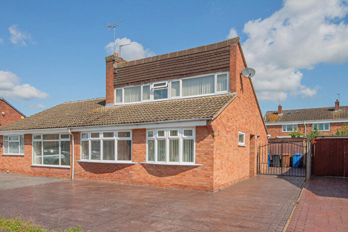 3 Bedroom Chalet For Sale In Iona Close, Sinfin, DE24