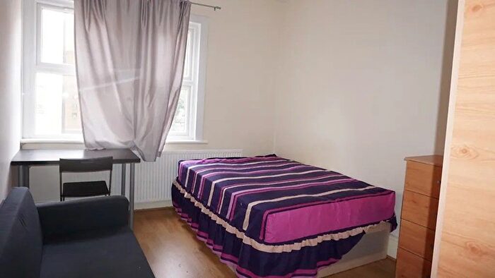 4 Bedroom Flat To Rent In Hamlets Way, London, E3