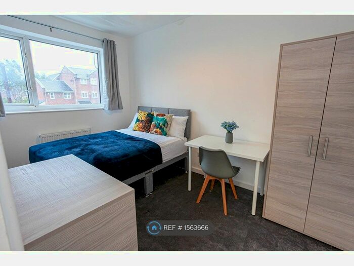 2 Bedroom Maisonette To Rent In Manley Court, Manchester, M16