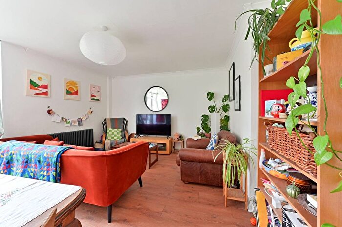 3 Bedroom Flat To Rent In Woking Close, Putney, London, SW15