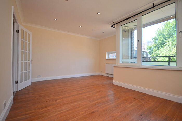 3 Bedroom Flat To Rent In Abbot House, Poplar, E14