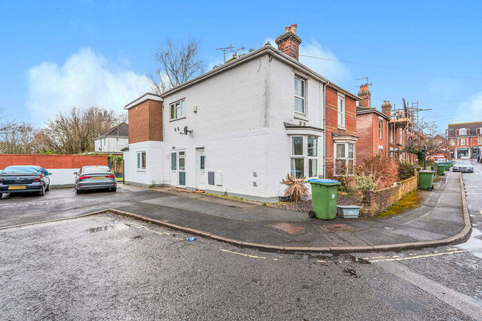 2 Bedroom Flat To Rent In Fleming Road, Southampton, Hampshire, SO16