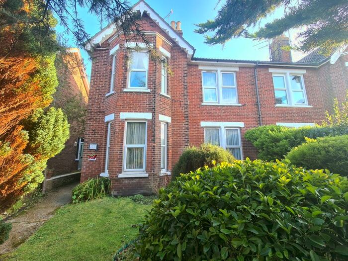 2 Bedroom Flat To Rent In Wimborne Road, Poole, BH15