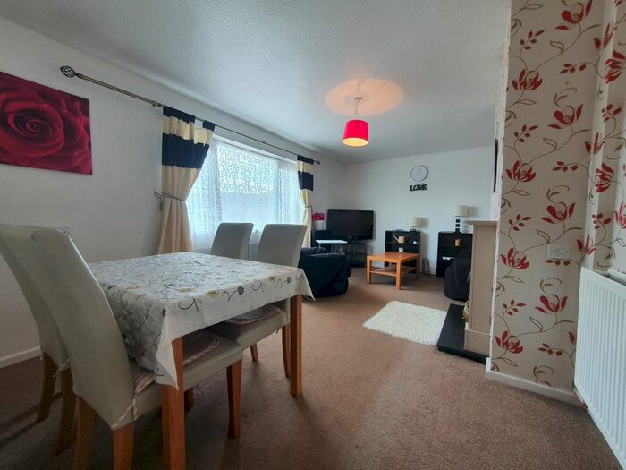 1 Bedroom Flat To Rent In Drummond Avenue, Scawsby, Doncaster, DN5