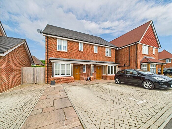 3 Bedroom Semi-Detached House For Sale In Mallows Close, Fleet, Hampshire, GU51