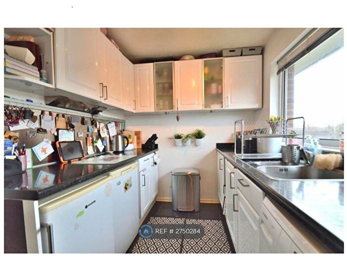 2 Bedroom Maisonette To Rent In Ashdown Road, Chandler's Ford, Eastleigh, SO53