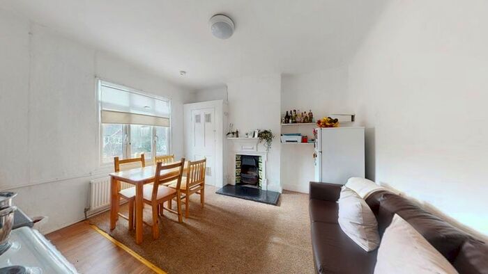 2 Bedroom Flat To Rent In Montpelier Rise, London, NW11