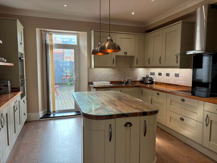 4 Bedroom Maisonette To Rent In Queen Street, Newton Abbot, TQ12