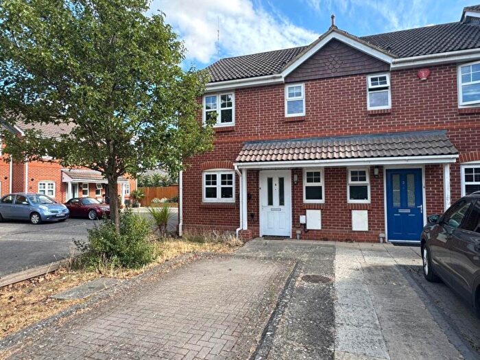 3 Bedroom End Of Terrace House To Rent In Mitford Close, Reading, RG7
