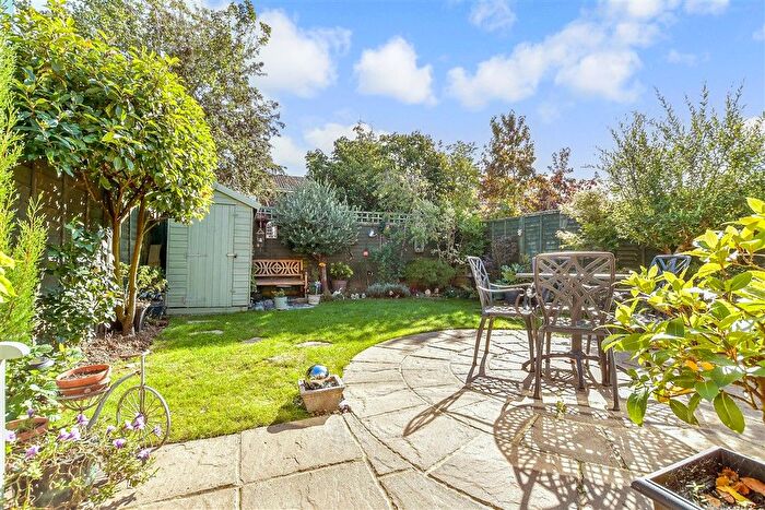 3 Bedroom Semi-detached House For Sale In Lucks Way, Marden, Kent, TN12