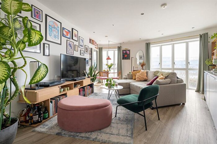 1 Bedroom Flat For Sale In Wansbeck Road, Fish Island, E3