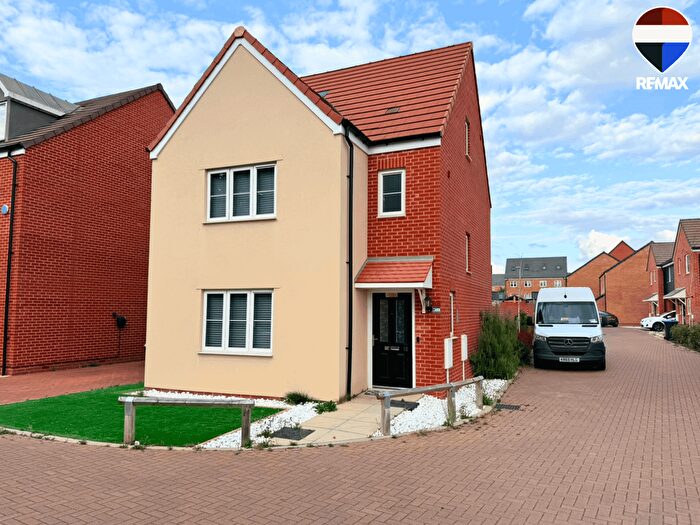 4 Bedroom Detached House To Rent In Linnet Grove, Harlow, CM17