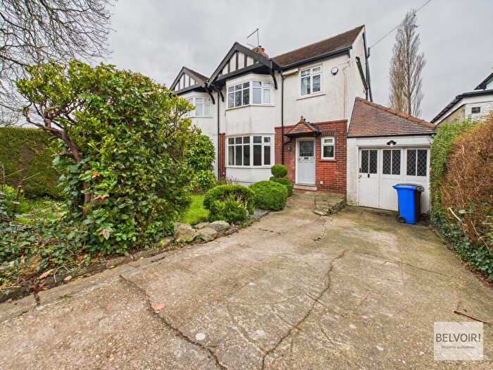 4 Bedroom Semi-Detached House To Rent In Knowle Lane, Sheffield, S11