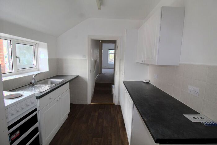 1 Bedroom Flat To Rent In Bargates, Christchurch, BH23
