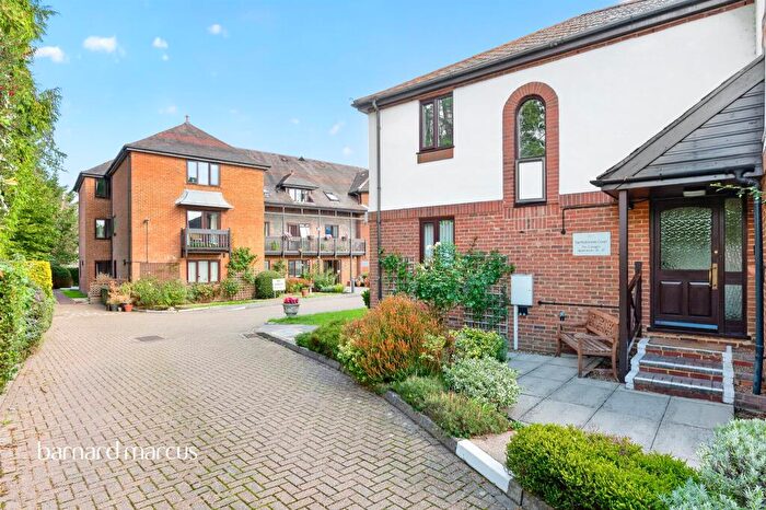 1 Bedroom Flat For Sale In South Street, Dorking, RH4