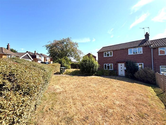 3 Bedroom Semi-Detached House For Sale In Stonehouse Close, Cubbington, Royal Leamington Spa, CV32