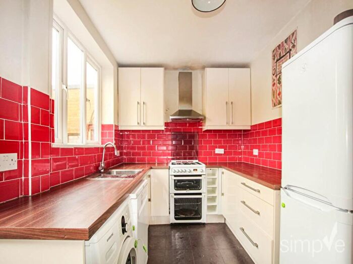 2 Bedroom House To Rent In Cockett Road, Langley, SL3