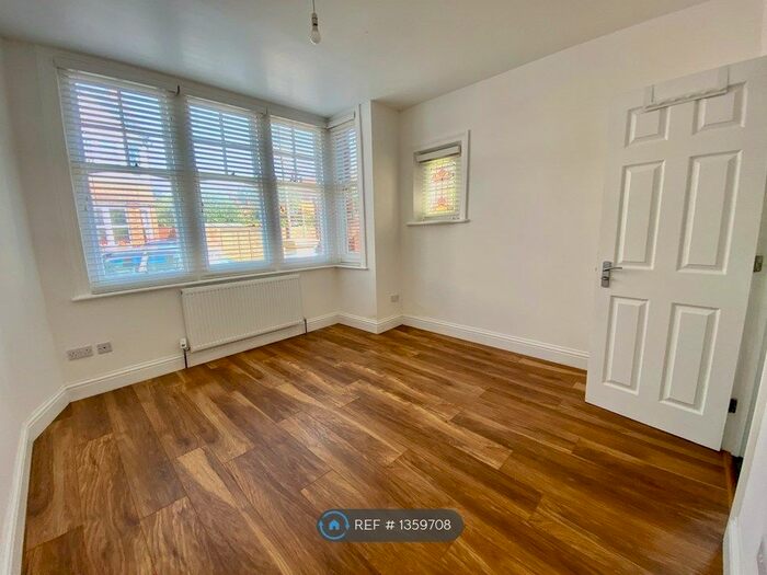 1 Bedroom Flat To Rent In Raphael Road, Hove, BN3