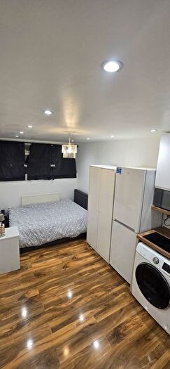 Studio To Rent In Owen Way, London, NW10