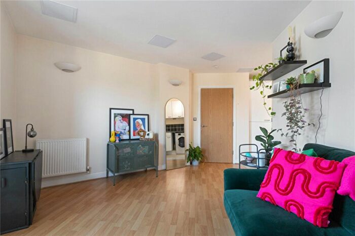 1 Bedroom Apartment To Rent In Martello Street, London Fields, E8