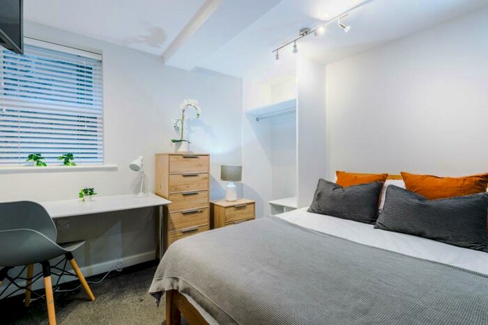 1 Bedroom Apartment To Rent In Jesmond Road, Newcastle Upon Tyne, NE2