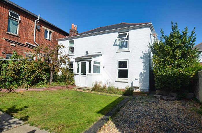 3 Bedroom Detached House For Sale In Central Ryde, PO33