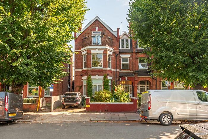 1 Bedroom Flat For Sale In Park Avenue, Willesden Green, London, NW2