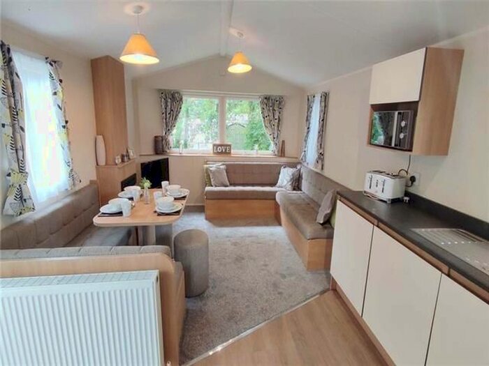 3 Bedroom Mobile/park Home For Sale In Newquay, TR8