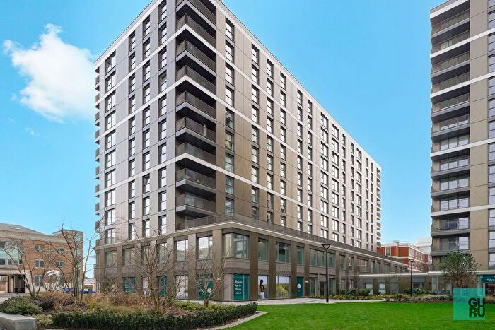 2 Bedroom Flat To Rent In Eden Grove, Staines, TW18