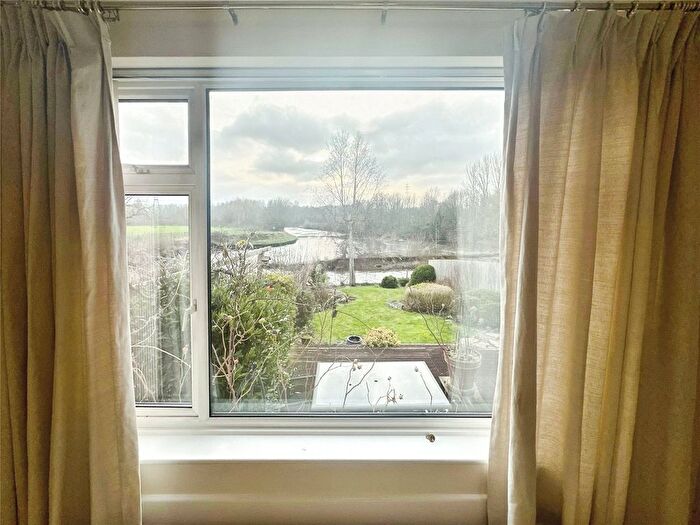 2 Bedroom Flat To Rent In Salmon Pool Lane, Exeter, Devon, EX2