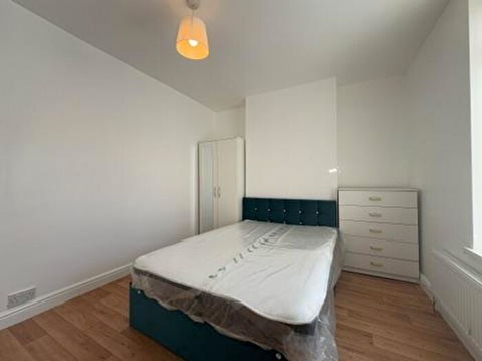 4 Bedroom End Of Terrace House To Rent In Daisy Road, Birmingham, B16