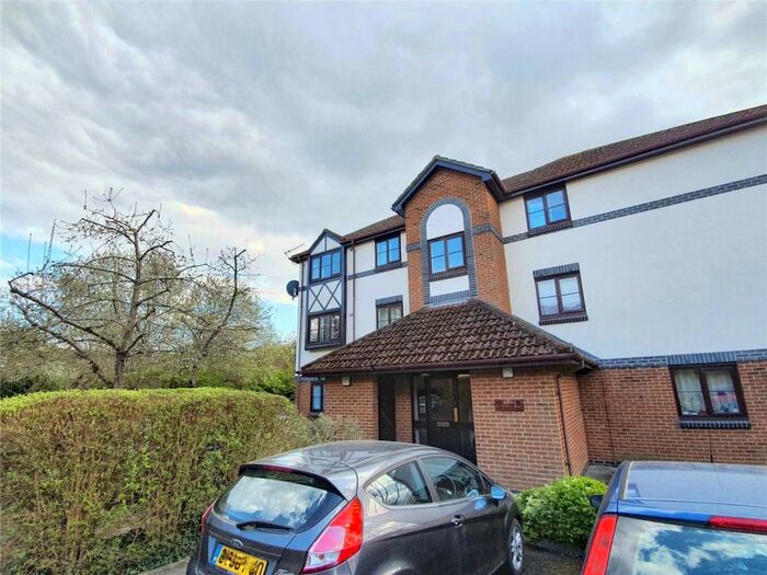 1 Bedroom Apartment To Rent In Wordsworth Mead, Redhill, Surrey, RH1